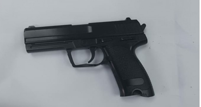 אקדח איירסופט אשר שימש למטרות איום על נהג סמוך לאופקים (צילום: משטרת ישראל)